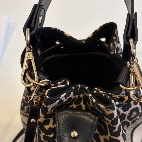 NWT Dior Beauty ❤️ Leopard Cheetah Print Bucket Crossbody Top Handle Bag  🎁 - Picture 9 of 9